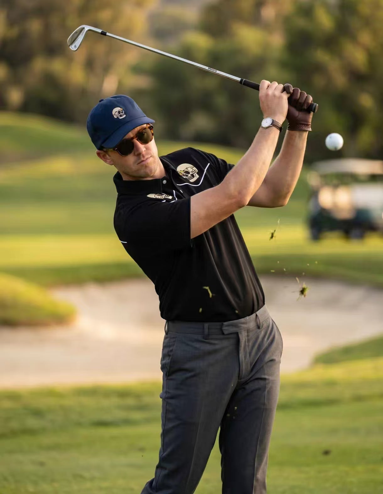 Devereux men’s Black golf swing model view