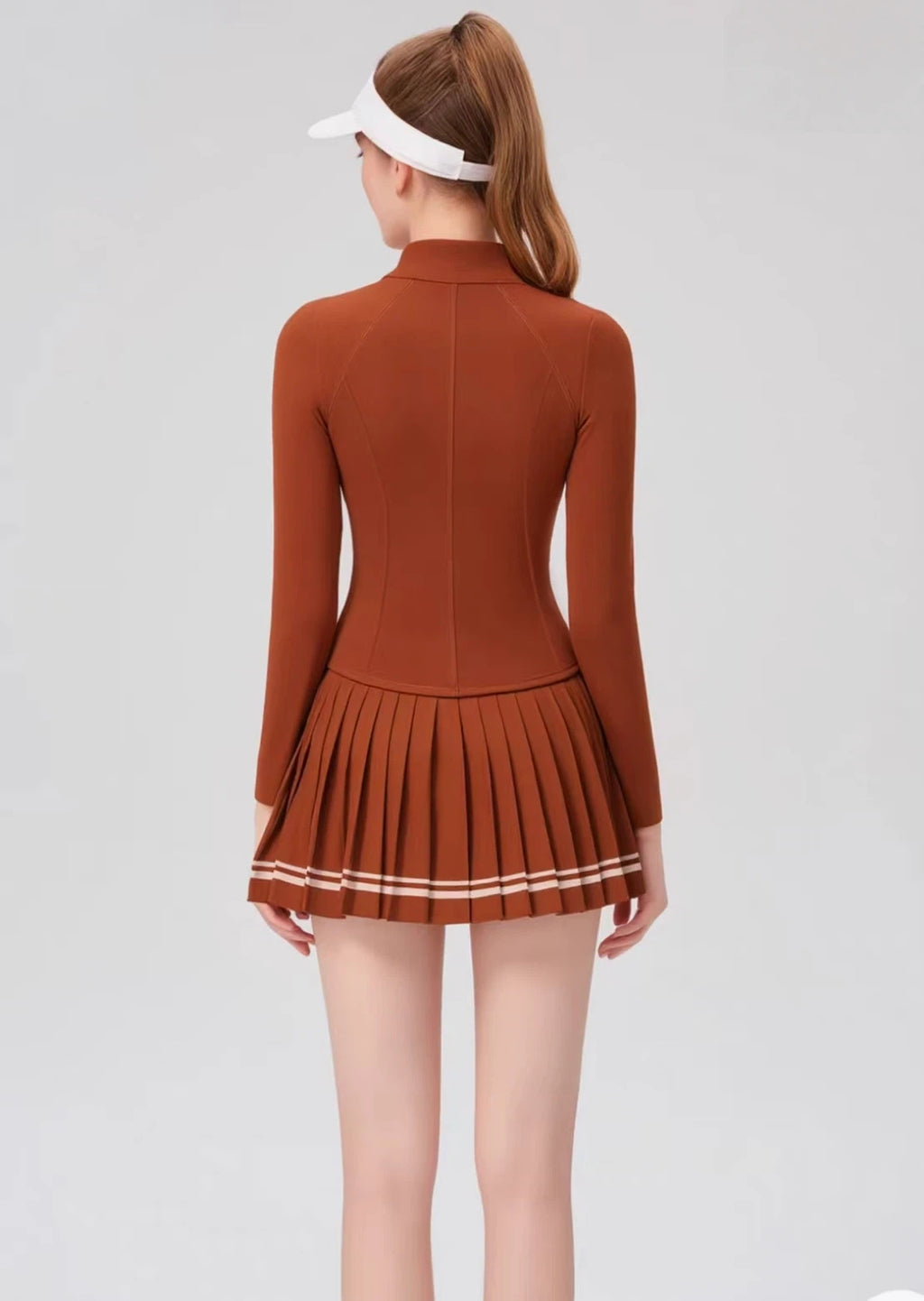 OZERO Reddish Brown golf outfit full-length model view